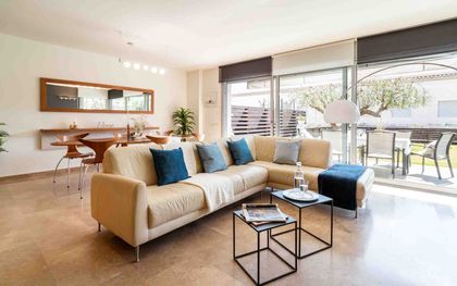 Casa en venta en Torredembarra con 5 dormitorios y piscina comunitaria, Tarragona