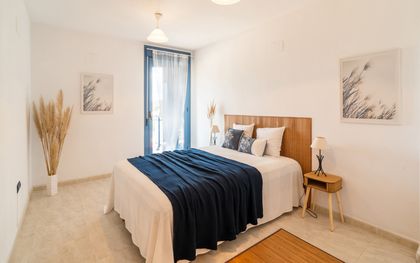 Ático en venta en Torredembarra con 2 habitaciones, solárium, terraza y piscina comunitaria, Tarragona