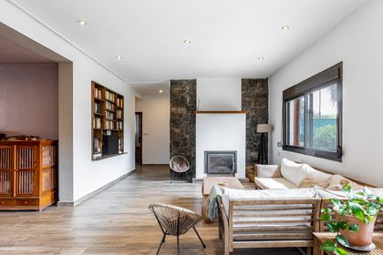 Casa en venta en La Eliana con 4 habitaciones y gran parcela con piscina, Valencia
