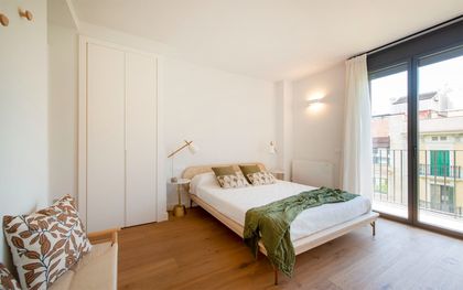 Ático en alquiler de temporada en L'Antiga Esquerra de l'Eixample con 3 habitaciones, 2 baños y una gran terraza, Barcelona
