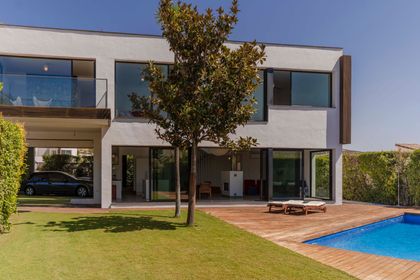 Villa en venta en Loja con 3 habitaciones, jardín y piscina privada, Granada