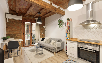 Piso en venta en Sant Pere, Santa Caterina i la Ribera con 2 habitaciones y 2 baños y balcón, reformado, Barcelona