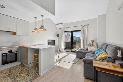 Dúplex en venta en Pla de Palau-Sant Pau con 3 habitaciones, balcón y parking, Girona