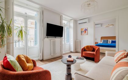 Piso en alquiler en Recoletos con 2 habitaciones y 3 balcones, Madrid