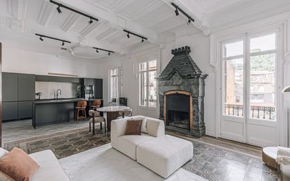 Piso en venta en Manresa con 4 habitaciones dobles, balcón y terraza, completamente reformado, Barcelona