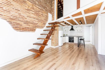 Piso en venta en Ruzafa con 1 habitación y altillo, recién reformado, Valencia