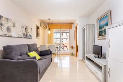 Piso en venta en Oropesa del Mar con 2 habitaciones y terraza en primera línea de playa, Castellón