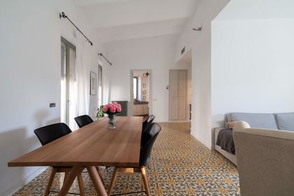 Piso en alquiler en el Barri Vell con 1 habitación y balcones con vistas a la catedral, Girona