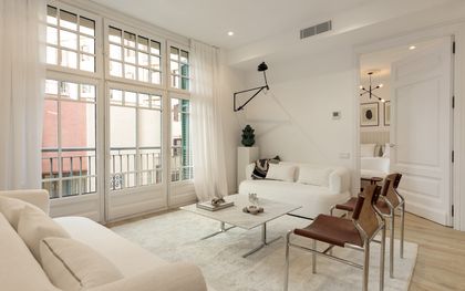 Piso en venta en el Gòtic con 3 habitaciones y balcón, reformado a estrenar, Barcelona