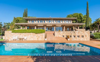 Chalet independiente de 1.150 m² en parcela de 3.170 m² con vistas despejadas, en Parquelagos