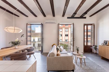 Piso en venta en Grau con 2 habitaciones y 3 balcones, reformado a estrenar, Valencia