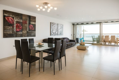Piso en venta en Pueblo Mascarat, Altea, con 5 habitaciones y terraza con vistas al mar, Alicante