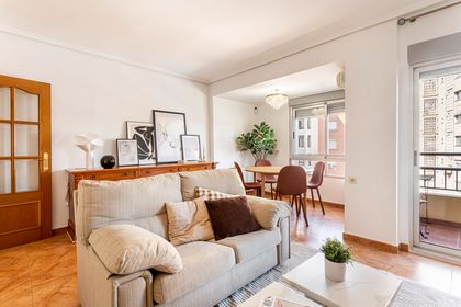 Piso en venta en Jaume Roig de 3 habitaciones y balcón, Valencia