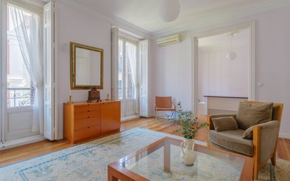 Piso en venta en Justicia con 3 habitaciones, 3 balcones y mirador, Madrid