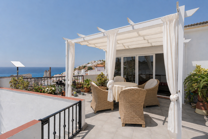 Casa en venta en La Caleta de Salobreña de 4 habitaciones, vistas al mar y potencial turístico, Granada