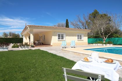 Casa en venta en Riachuelos con 4 habitaciones y piscina, Albacete