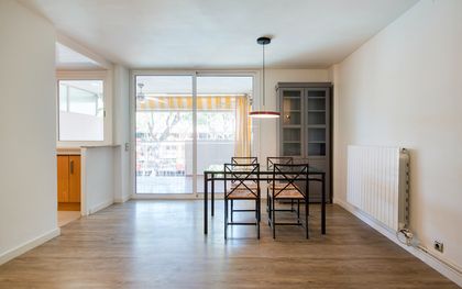 Piso en alquiler en Castelldefels, Barcelona, con 2 habitaciones, terraza, parking y zona comunitaria con piscina, Barcelona