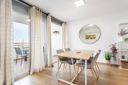 Piso en venta en La Pobla de Farnals con 3 habitaciones, balcón y piscina comunitaria, Valencia