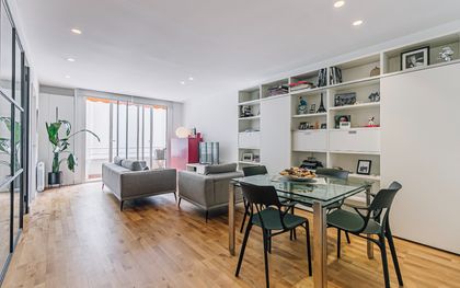 Piso en venta en Barcelona, de 3 habitaciones, con balcón y ascensor