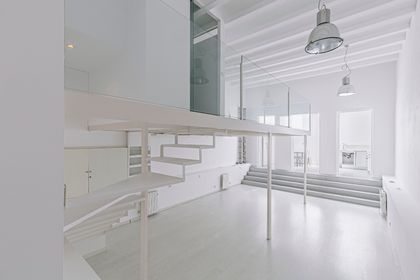 Oficina en alquiler en Gràcia, Barcelona, habilitada como posible vivienda