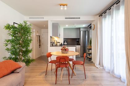 Piso en venta en Sant Pere, Terrassa, con 2 habitaciones, piscina, terraza y parking, Barcelona