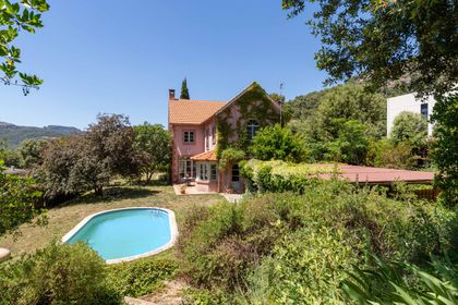 Casa en venta en Matadepera con 4 habitaciones, jardín y piscina, Barcelona