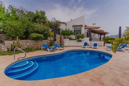 Villa en venta en Monte de los Almendros (Salobreña) de 3 habitaciones, piscina y jardín privado, Granada