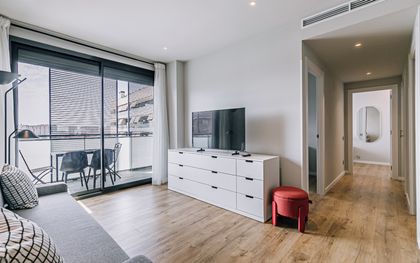 Piso en venta en L'Hospitalet de Llobregat con 2 habitaciones, piscina comunitaria y parking, a estrenar, Barcelona