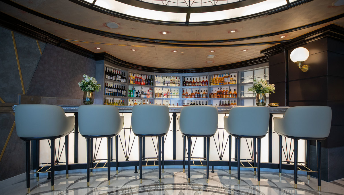 Regent Seven Seas Splendor - Chartreuse bar