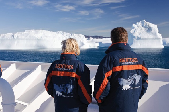 Couple on Hapag-Lloyd's Hanseatic in the Arctic