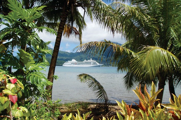 Silver Whisper in Tahiti