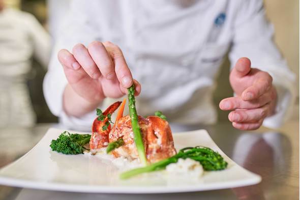 Cuisine on board Crystal Debussy