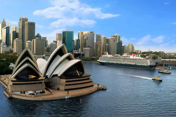 Cunard's Queen Elizabeth in Sydney, Australia