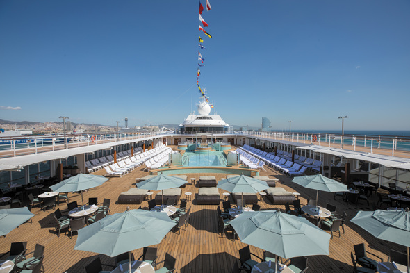 Regent Seven Seas Mariner pool deck