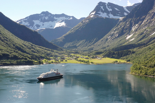 SeaDream Yacht Club cruising the Norwegian Fjords
