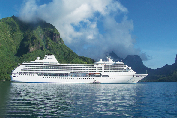 Regent Seven Seas Mariner in Moorea, French Polynesia