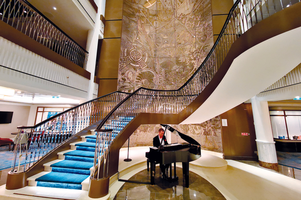 Saga Cruises - Spirit of Discovery - Atrium
