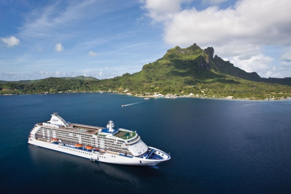 World Cruise - Regent Seven Seas Voyager in Tahiti