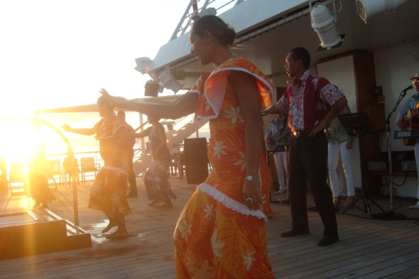 Paul Gauguin Cruises - Entertainment on board