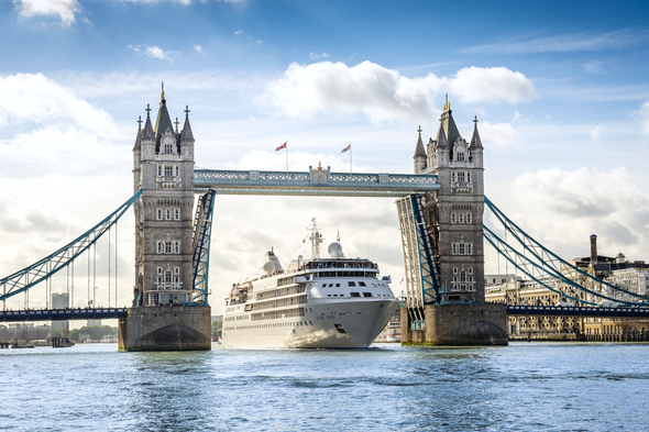 Silver Wind sailing through Tower Bridge, London