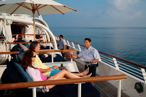 Cocktail service on SeaDream Yacht Club