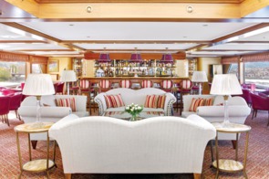 River Royal Lounge