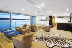 Zambezi Queen Lounge Day