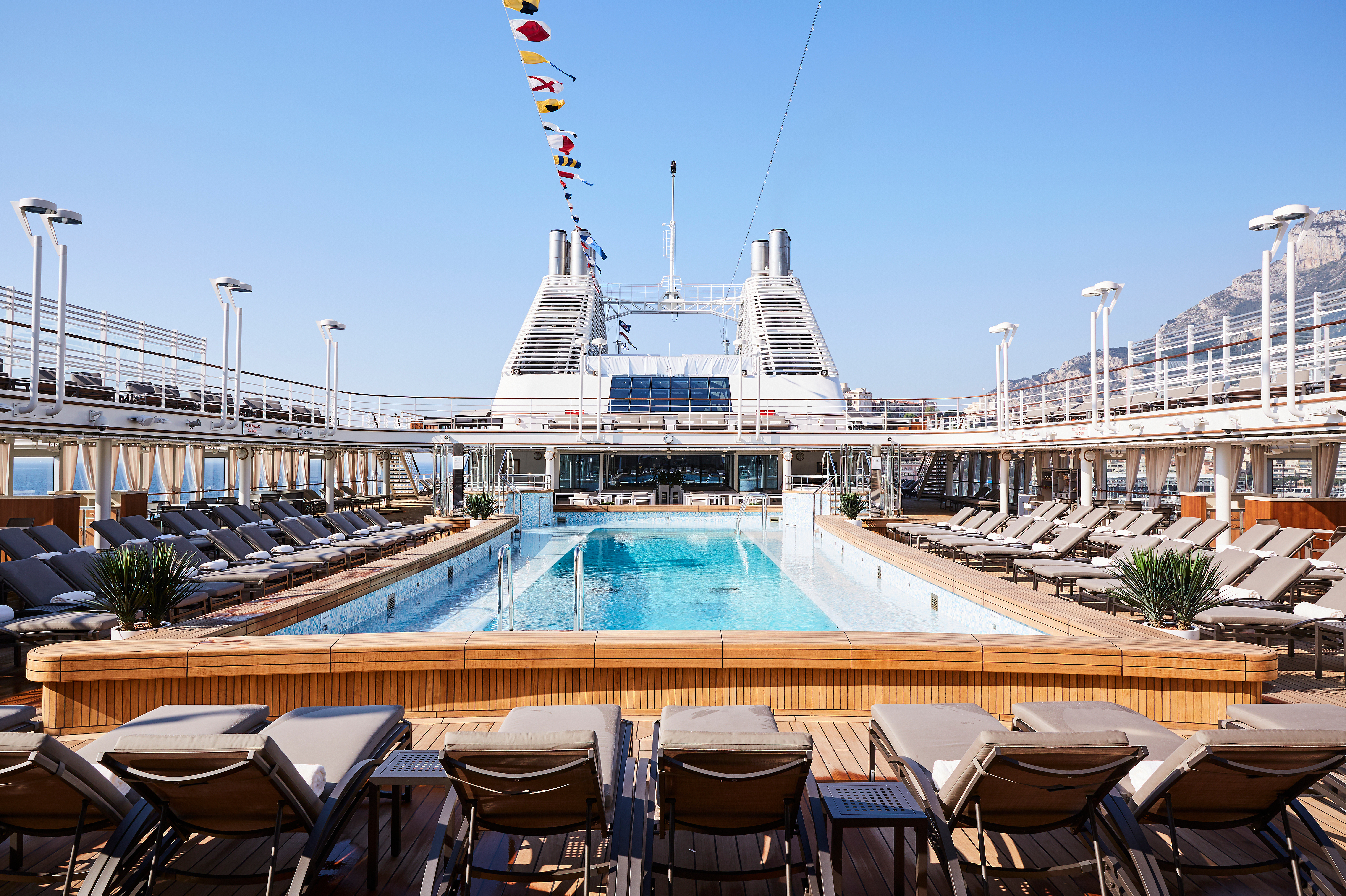 Silver Muse - Pool deck