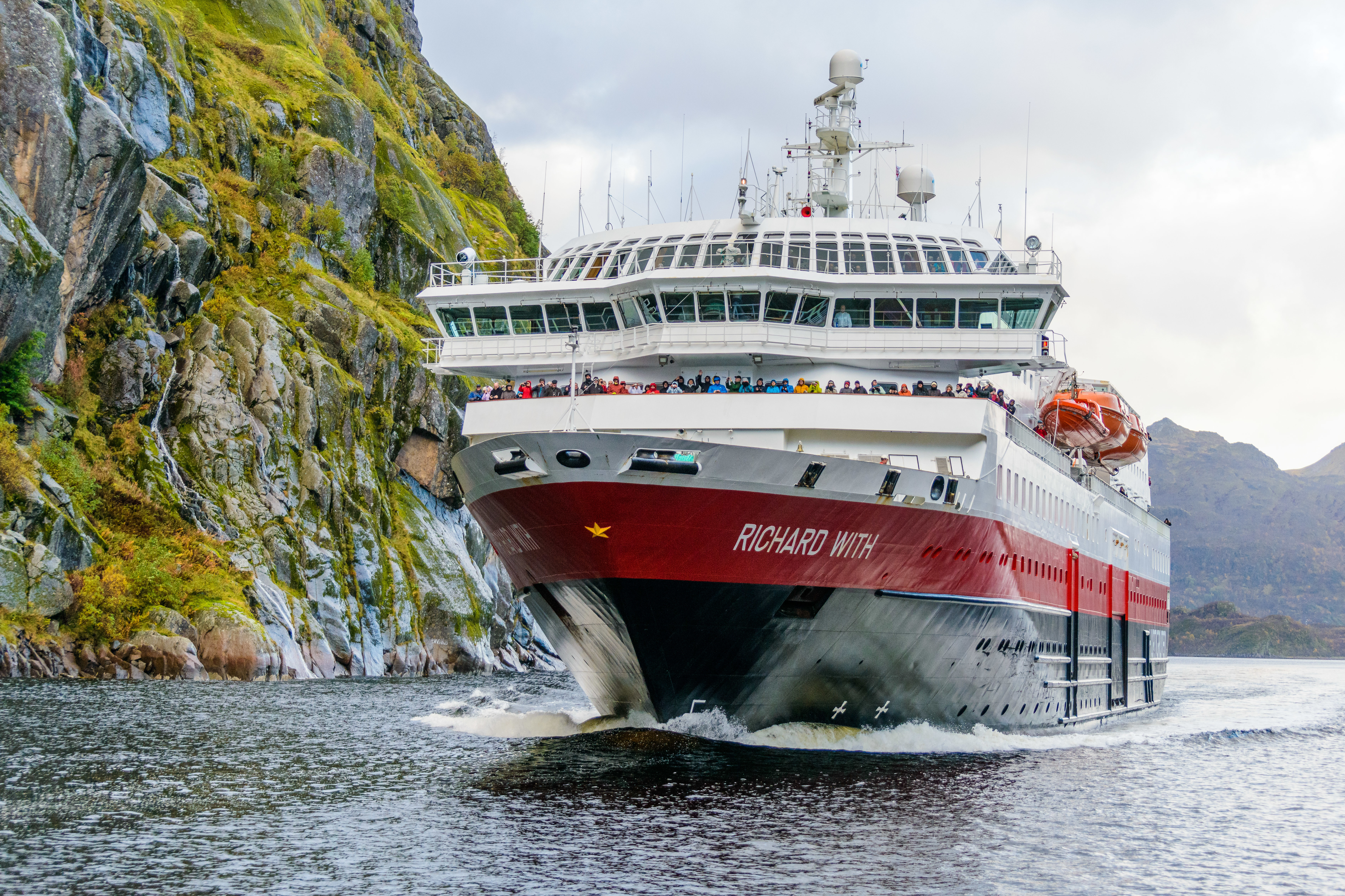 Hurtigruten - MS Richard With in Trollfjord