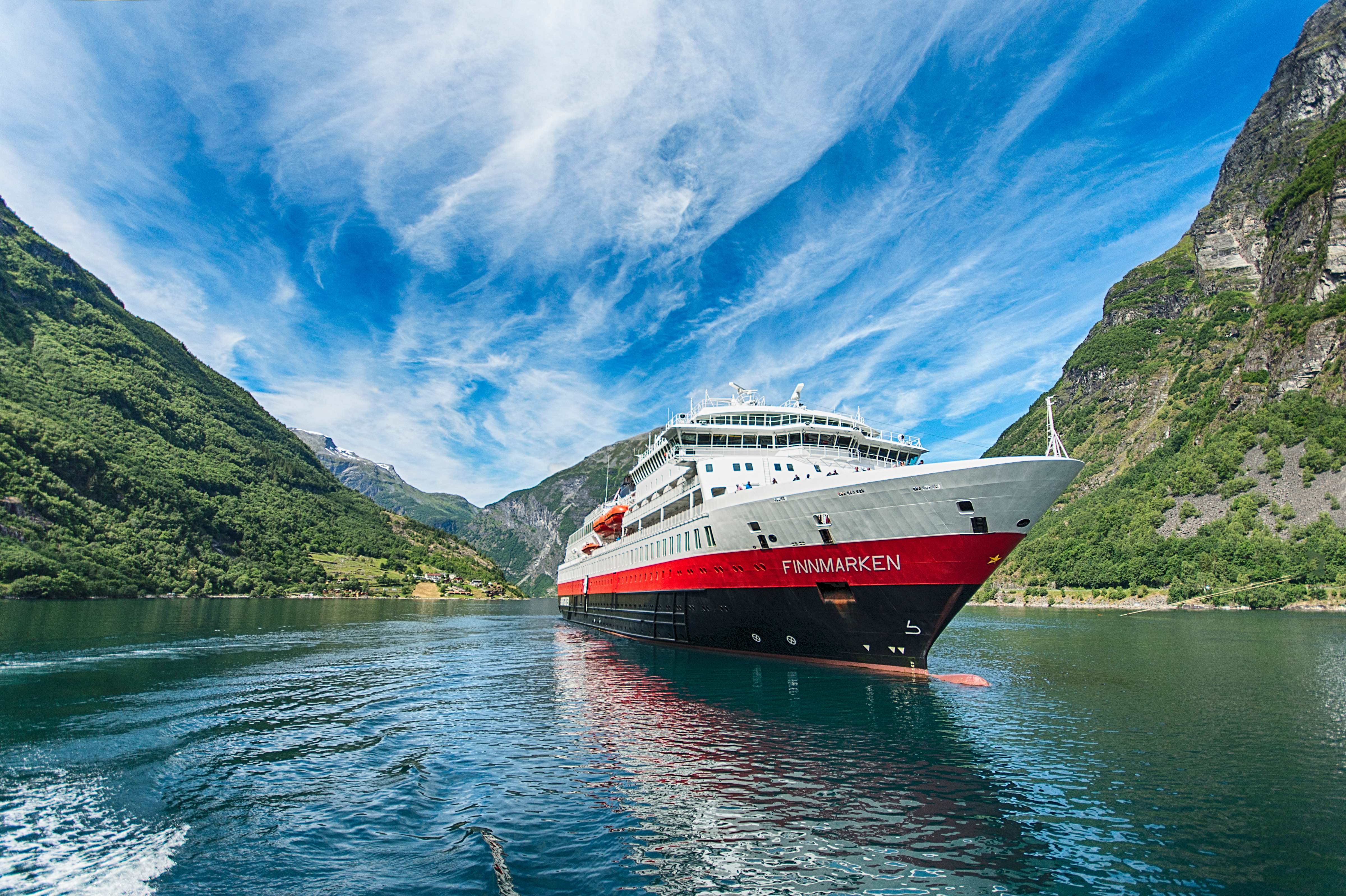 Hurtigruten - MS Finnmarken in Geiranger