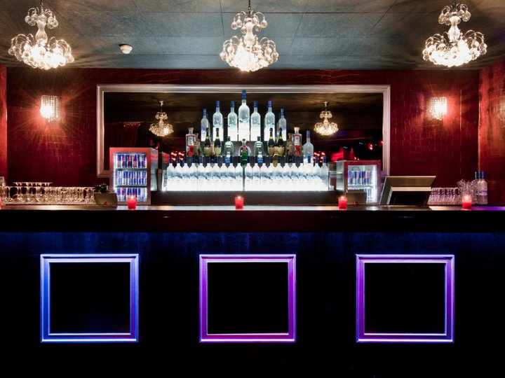 L'oiseau du cabaret Paris 75008
