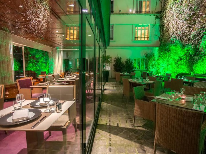 Restaurant cour intérieure  Paris 75008