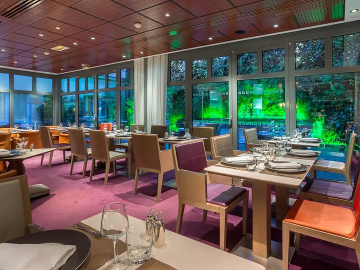 Restaurant cour intérieure  Paris 75008