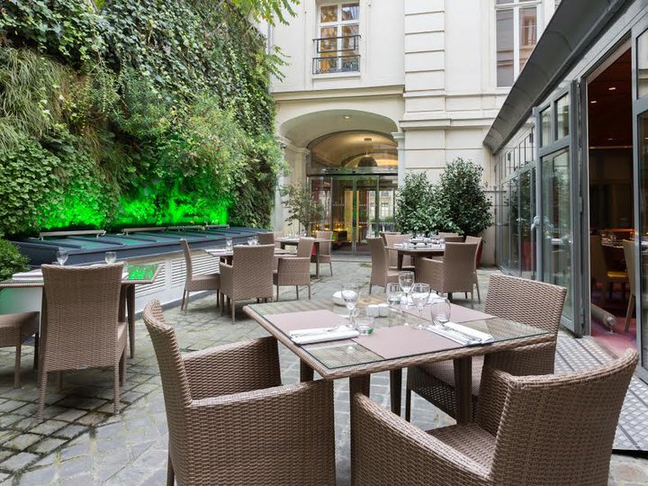 Restaurant cour intérieure  Paris 75008